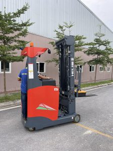 Xe Nang Reach Truck 1 5 Tan Dung Lai