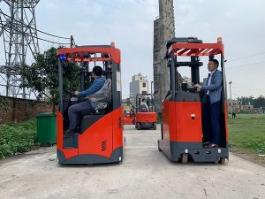 Xe Nang Reach Truck 2 Tan Ngoi Lai Heli